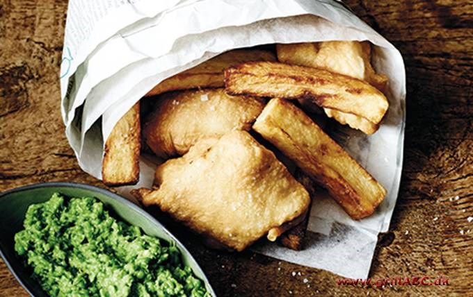 Fishnchips med ærtecreme og kartoffelchips