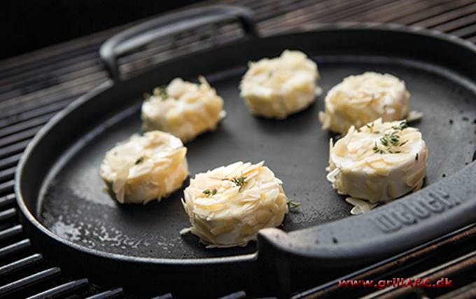 Gedeost grillet med mandler og ahornsirup