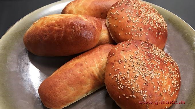 Pølsebrød og burgerboller af den samme lækre dej