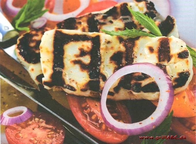 Tomatsalat med grillet halloumi