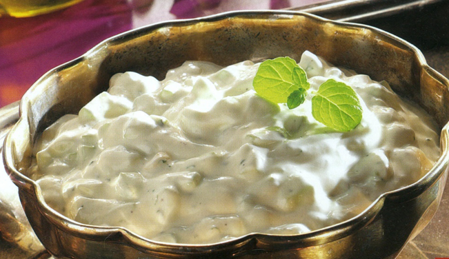 Agurkesalat med yoghurtsauce
