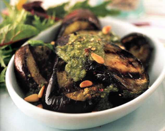 Auberginestrimler med frisk pesto