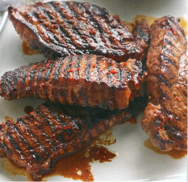 Entrecôte bøf, chili- og honningmarineret, med coleslaw