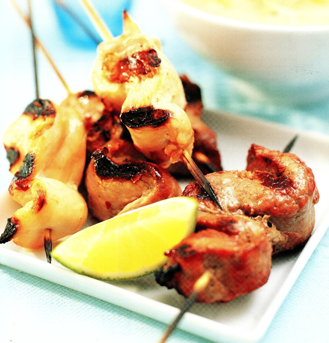 Blandede satays med peanutsauce - og GrillABC.dk