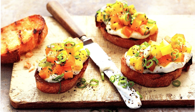 Bruschetta med gule beder og gedeost