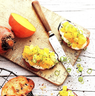 Bruschetta med gule beder og gedeost