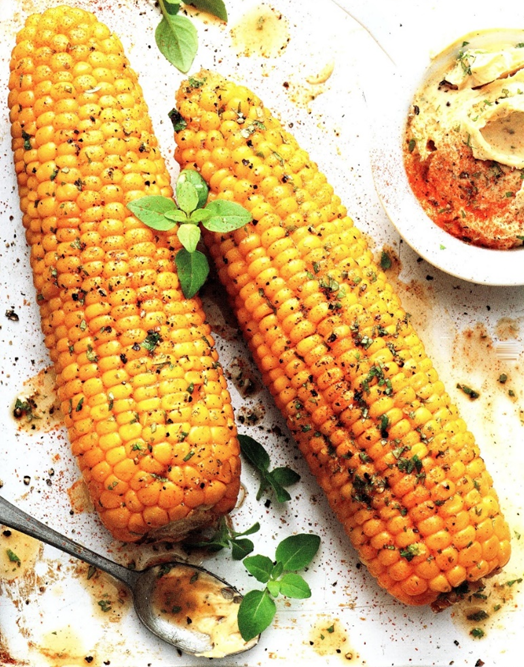 Grillede majskolber med chilismør – brug grillABC.dk