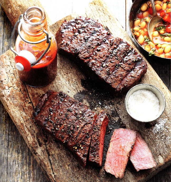 New york strip-steaks med barbecue-sauce