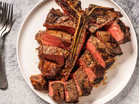 T-bone steaks med tomatcoulis - og grillABC.dk